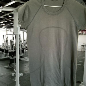 Lululemon Men's Gray T Shirt Size Small
